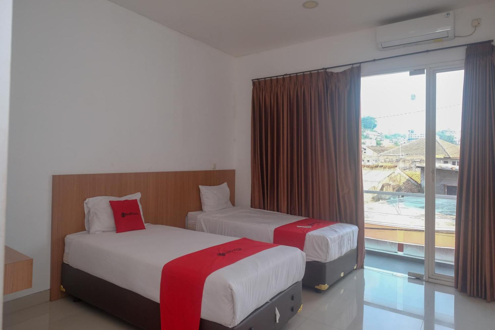 Jomblang Reddoorz Syariah Near Simpang Lima Semarang酒店 外观 照片