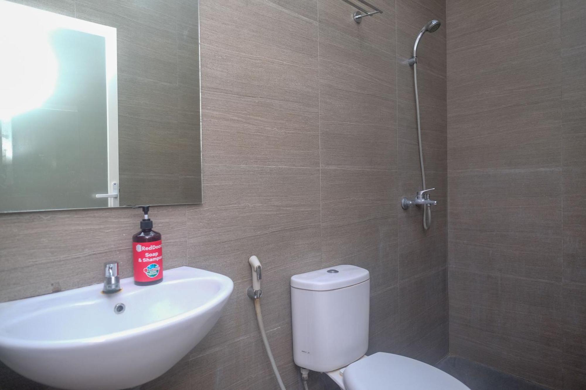 Jomblang Reddoorz Syariah Near Simpang Lima Semarang酒店 外观 照片