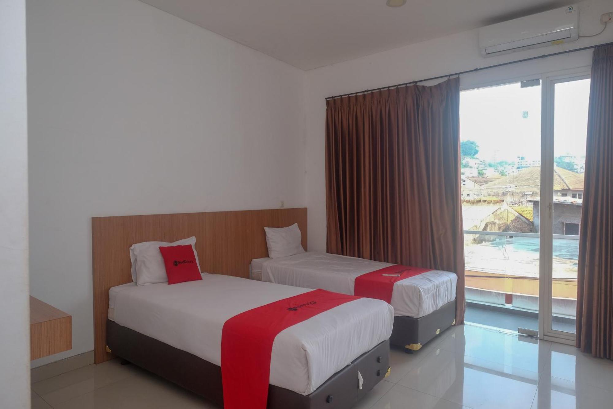Jomblang Reddoorz Syariah Near Simpang Lima Semarang酒店 外观 照片
